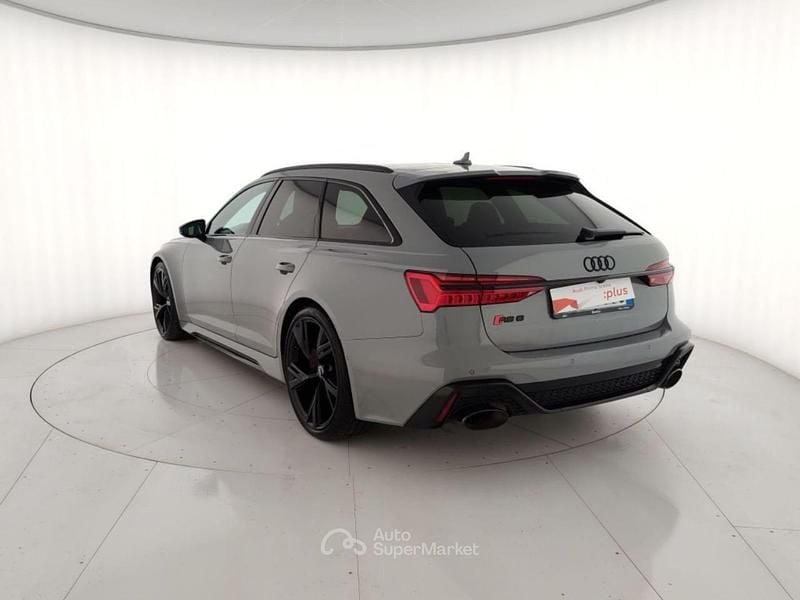 Usata Audi RS6 Comfort 600 CV (441 kW) 2022 Grigio pastello Station wagon
