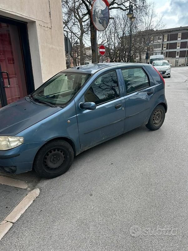 Usata Fiat Punto 75 CV (55 kW) 2004 Blu Utilitaria