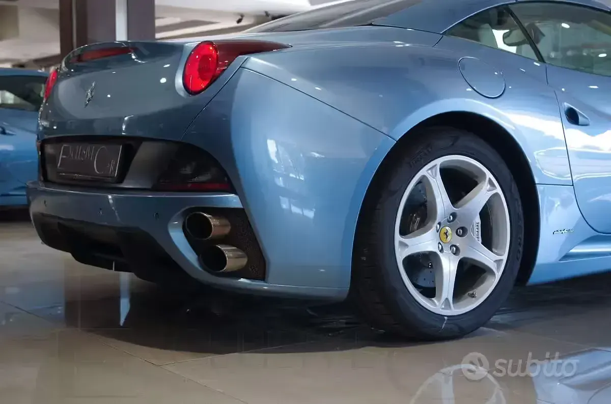Usata Ferrari California 460 CV (338 kW) 2010 Azzurro california Cabrio