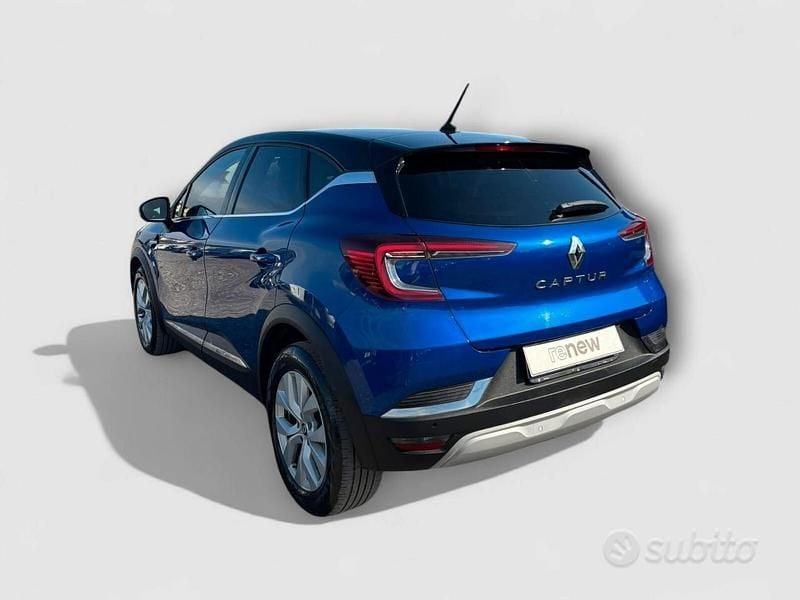 Usata Renault Captur Intens 101 CV (74 kW) 2022 Blu scuro SUV