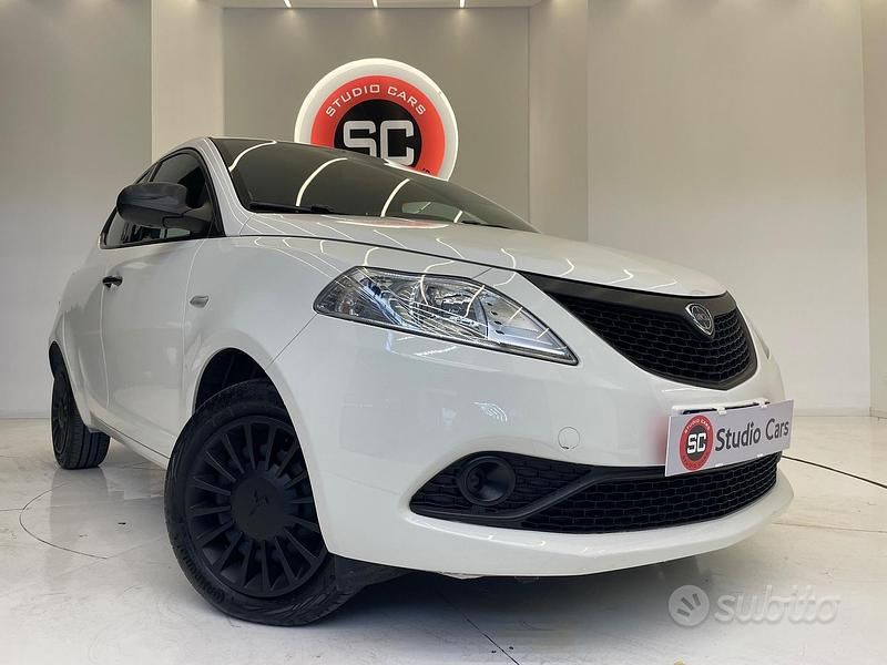 Usata Lancia Ypsilon Silver 69 CV (50 kW) 2020 Bianco Utilitaria