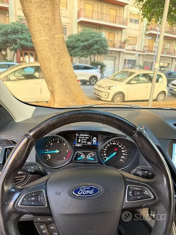 Usata Ford Kuga 120 CV (88 kW) 2017 Grigio SUV