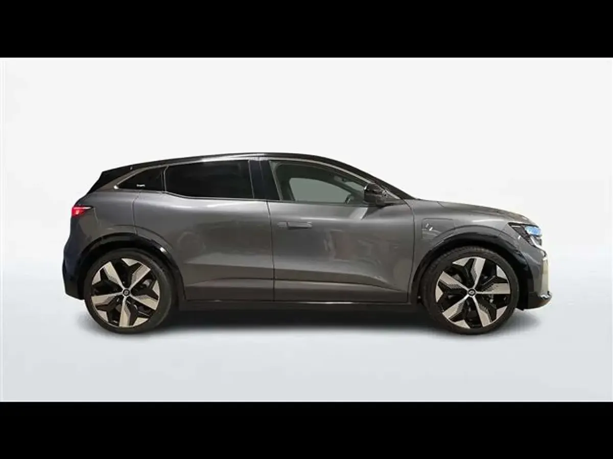 Usata Renault Megane E-Tech Techno 55 kW (75 CV) 2022 Grigio scuro Berlina