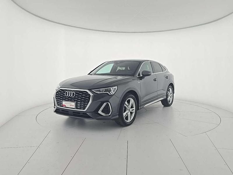 Grigio daytona perla Usata 2025 Audi Q3 Sportback S-Line SUV | 40.900 € (Ottimo prezzo) - Immagine 1/4