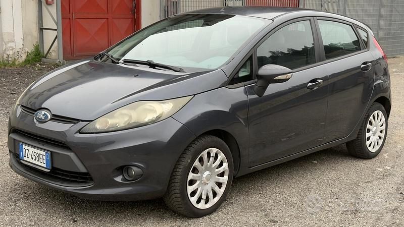Usata Ford Fiesta 68 CV (50 kW) 2010 Nero Utilitaria