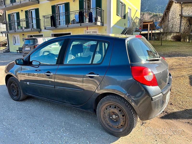 Usata Renault Clio II 2005 Grigio Berlina