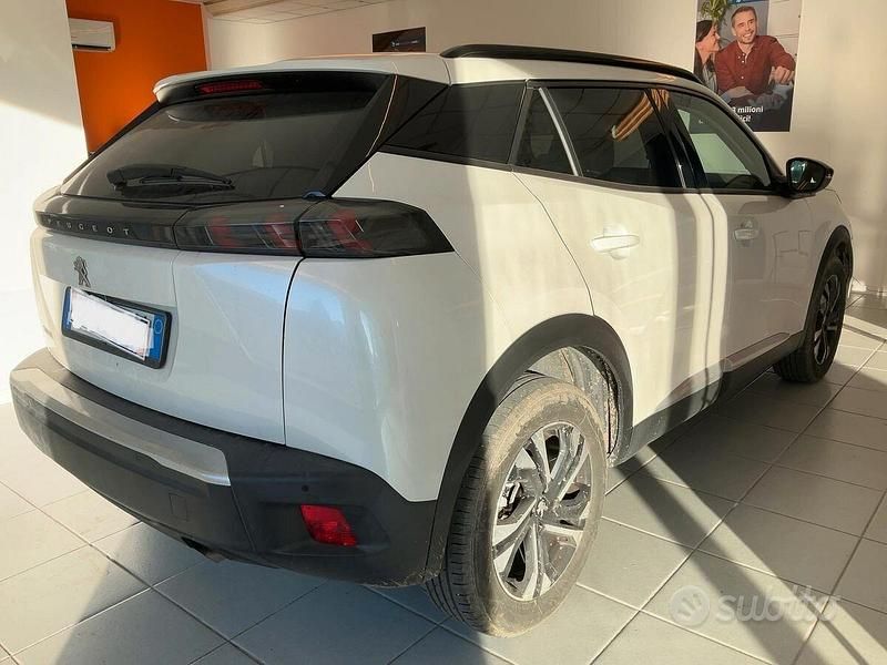 Usata Peugeot 2008 Allure 101 CV (74 kW) 2022 Bianco SUV