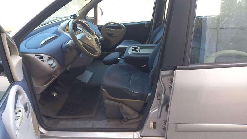 Usata Fiat Multipla Dynamic 92 CV (67 kW) 2005 Argento Monovolume