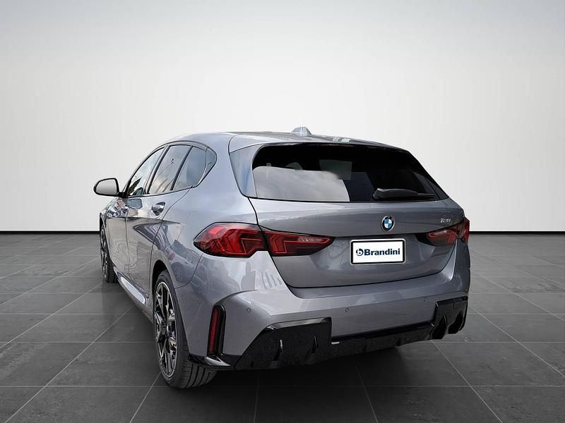 Nuova BMW 120 156 CV (114 kW) 2026 Skyscraper grey metallic Utilitaria