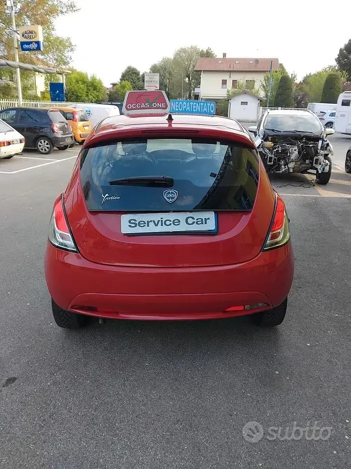 Usata Lancia Ypsilon Silver 69 CV (50 kW) 2016 Rosso Utilitaria