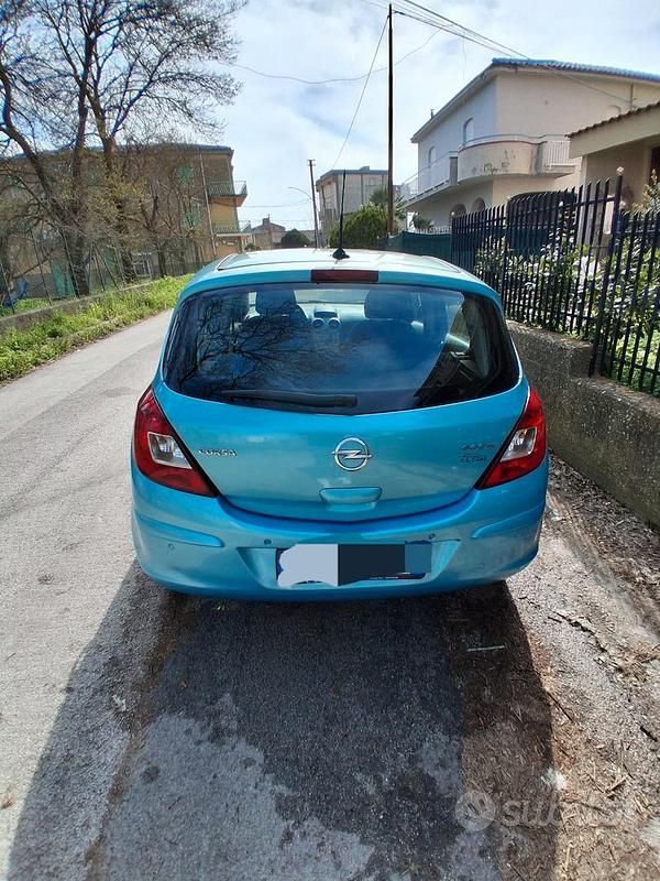 Usata Opel Corsa 95 CV (69 kW) 2011 Blu Utilitaria