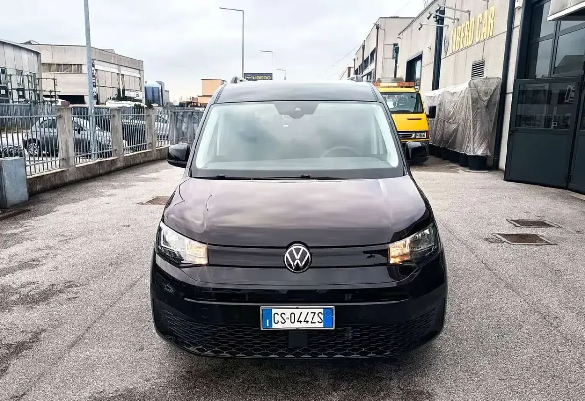 Usata VW Caddy 122 CV (89 kW) 2024 Nero Monovolume