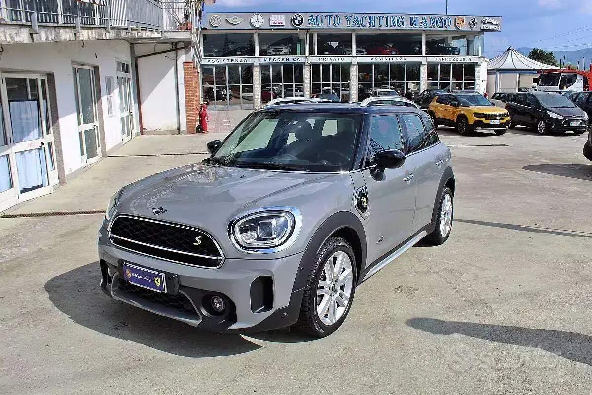 Usata Mini Cooper Countryman Business 125 CV (91 kW) 2020 Grigio chiaro SUV