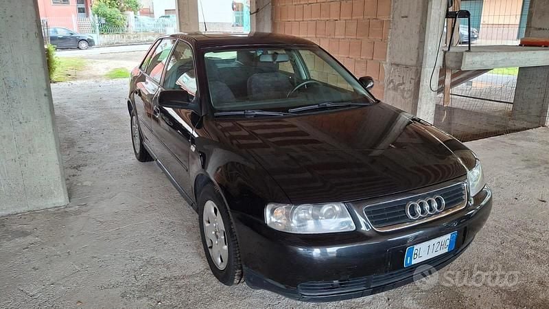 Nero Usata 2001 Audi A3 Tre volumi | 1500 € (Ottimo prezzo) - Immagine 1/4