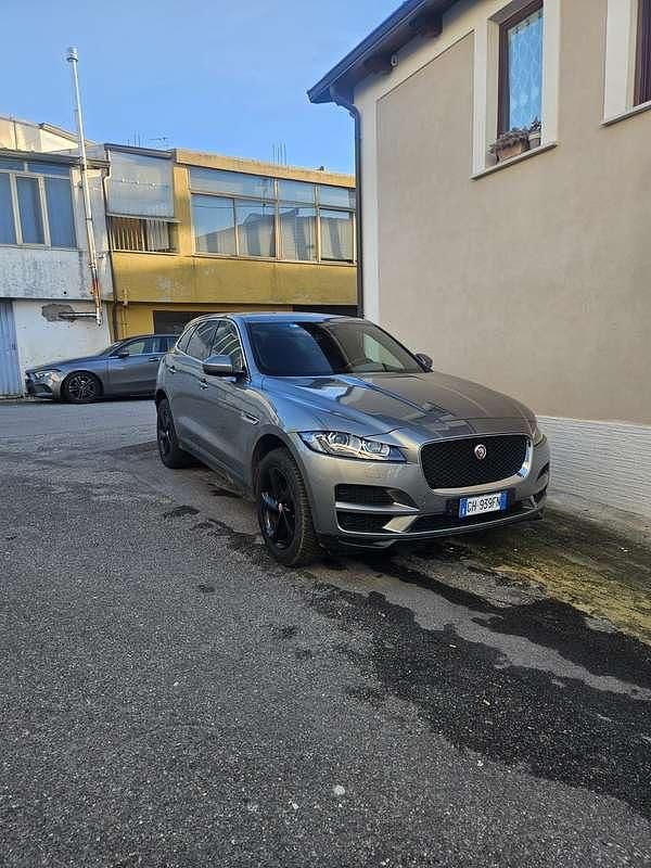 Usata Jaguar F-Pace 179 CV (131 kW) 2022 Argento SUV