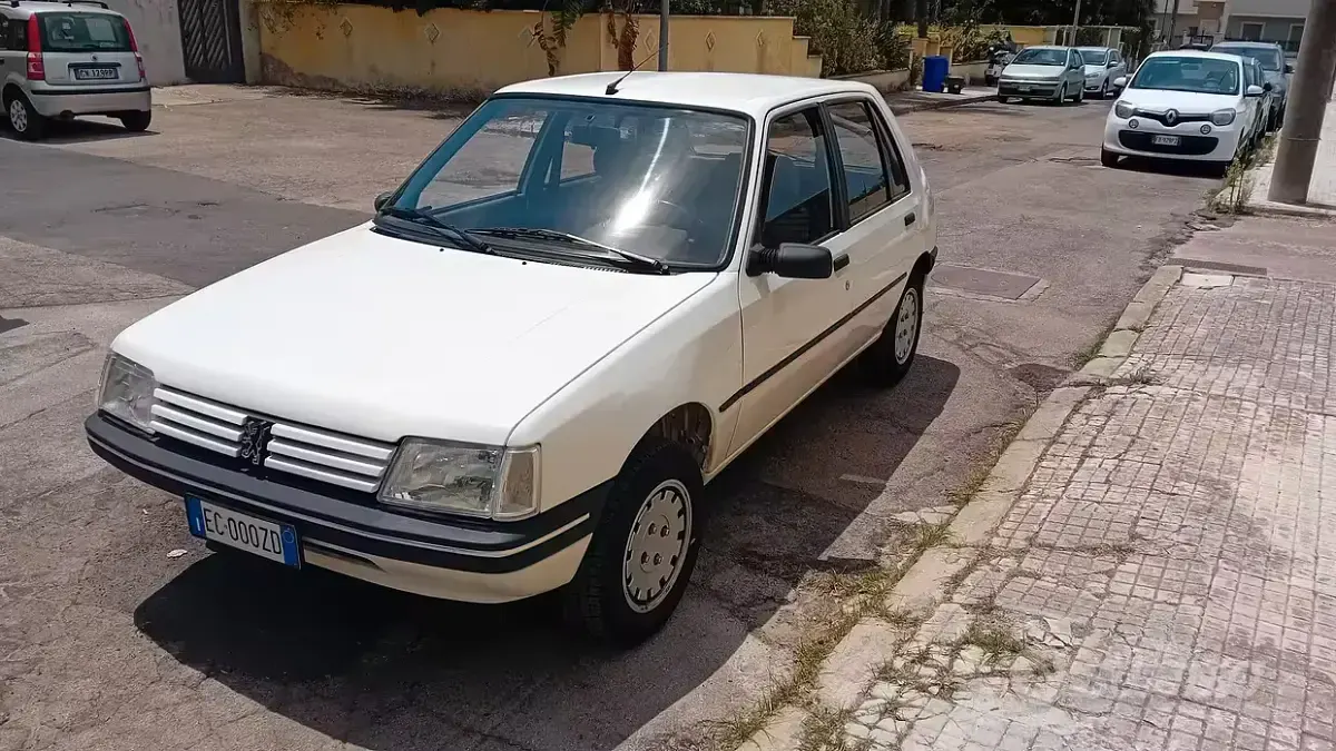 Usata Peugeot 205 54 CV (39 kW) 1992 Bianco Berlina