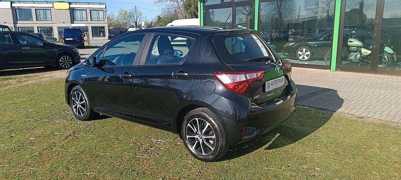 Usata Toyota Yaris Hybrid Active 73 CV (53 kW) 2018 Nero Berlina