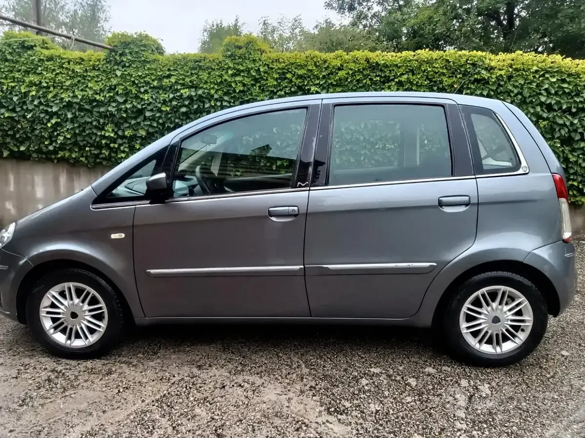 Usata Lancia Musa 69 CV (50 kW) 2008 Grigio Monovolume