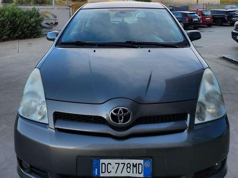 Usata Toyota Corolla Verso Sol 136 CV (100 kW) 2006 Grigio Monovolume