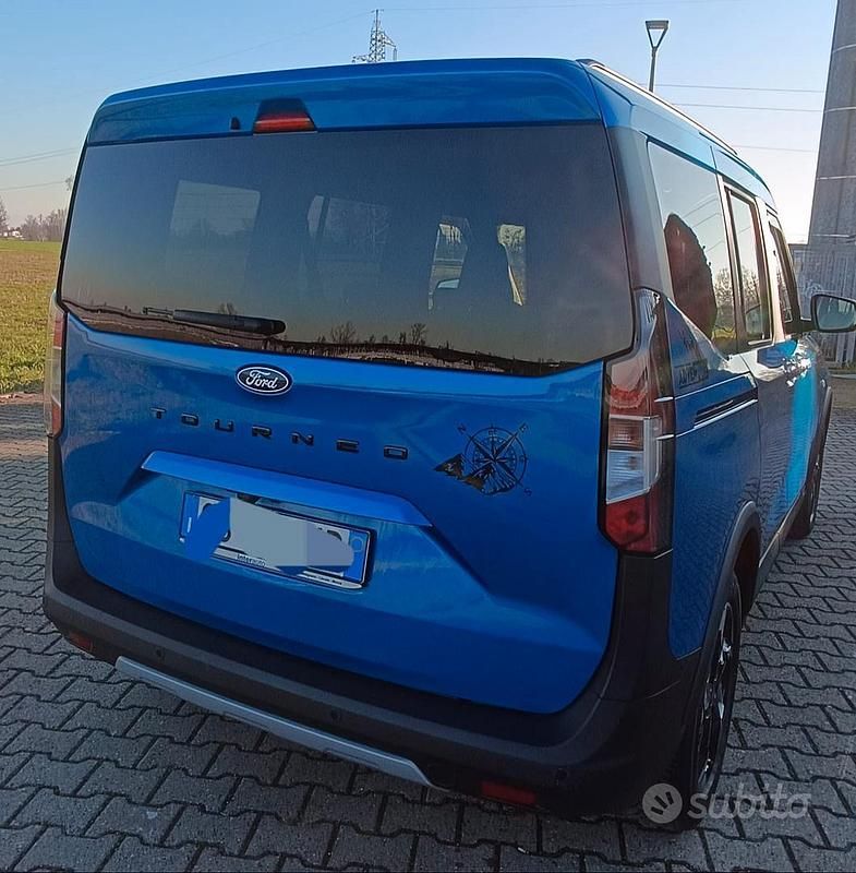 Usata Ford Tourneo Courier 125 CV (91 kW) 2024 Blu Monovolume