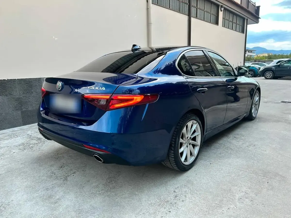 Usata Alfa Romeo Giulia 190 CV (139 kW) 2019 Blu Berlina