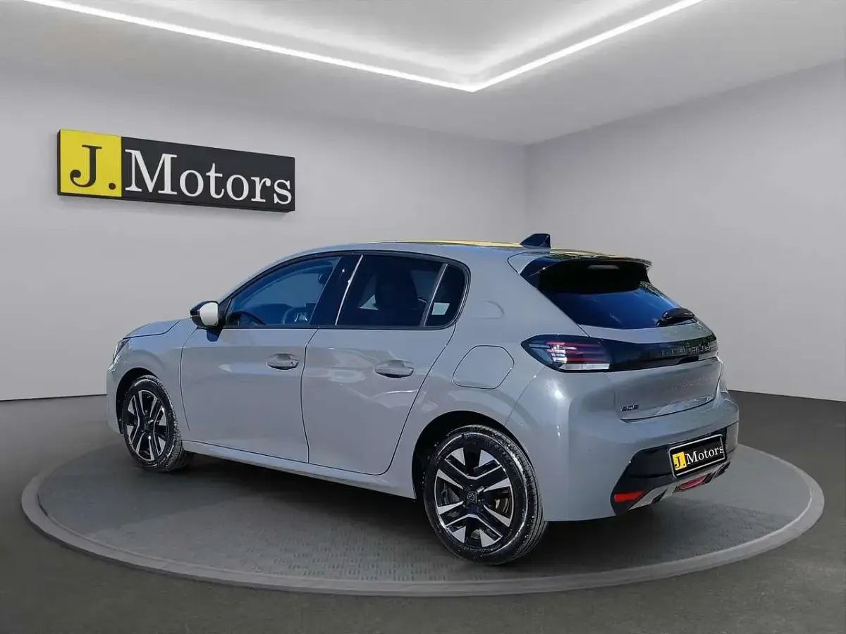 Usata Peugeot 208 Allure 101 CV (74 kW) 2025 Grigio Utilitaria