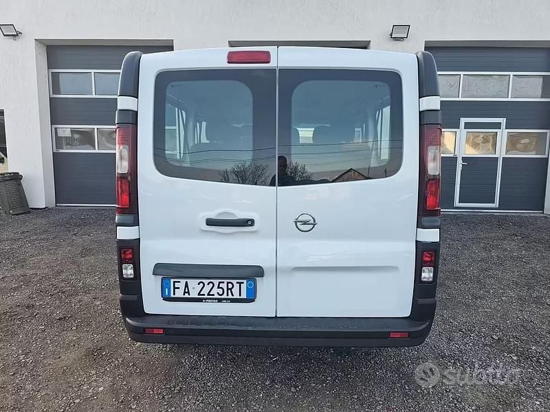 Usata Opel Vivaro 140 CV (102 kW) 2015 Bianco Monovolume