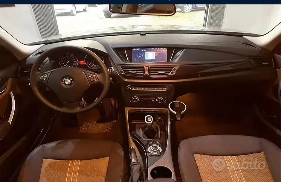 Begagnad BMW X1 2011 Grå SUV