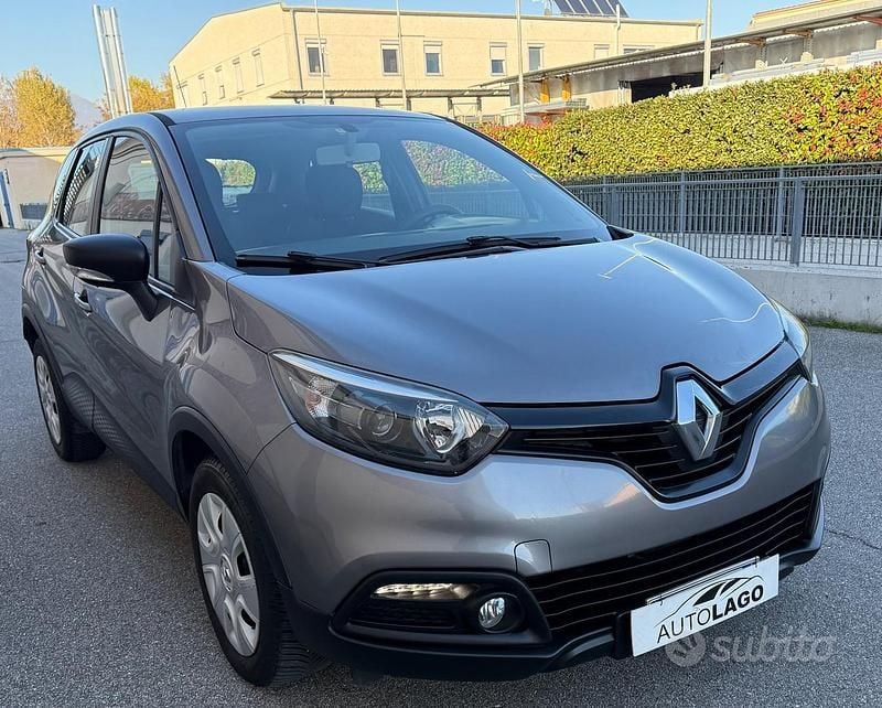 Usata Renault Captur Life 90 CV (66 kW) 2016 Grigio SUV
