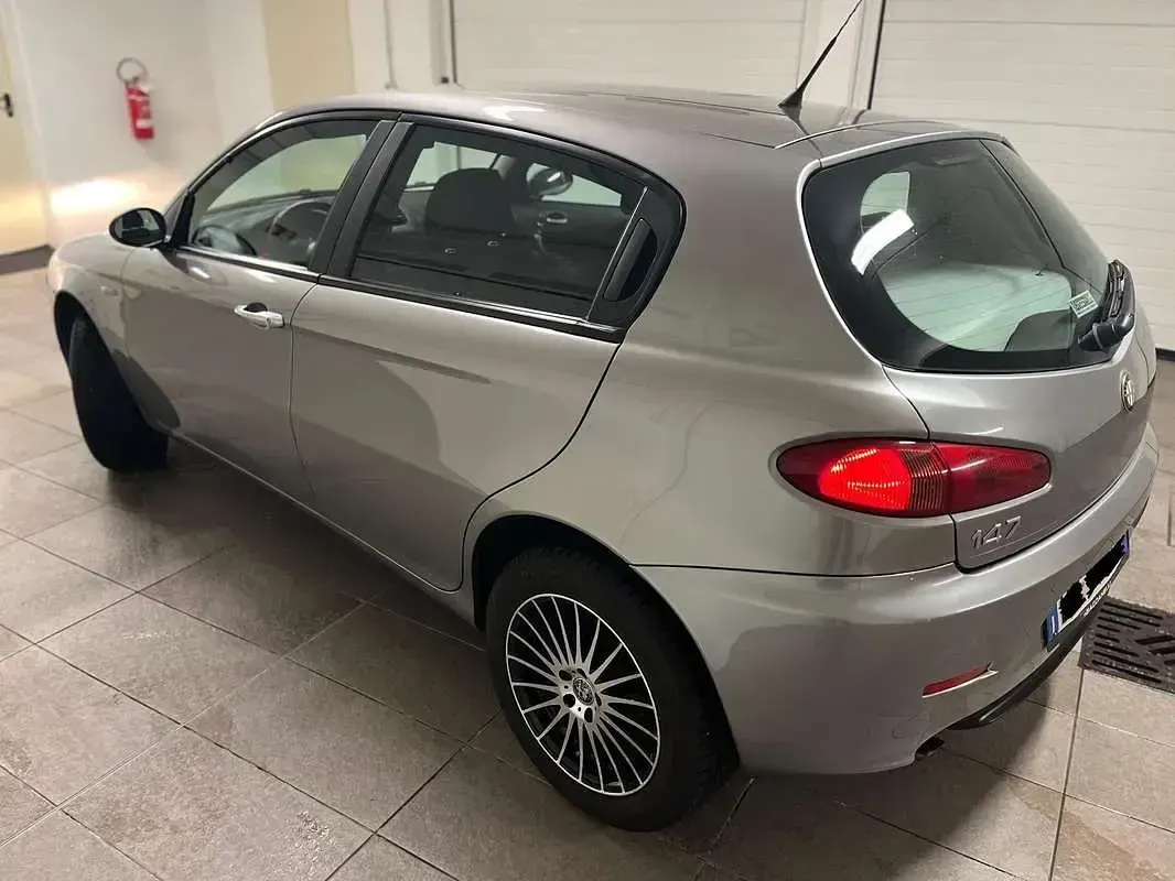 Usata Alfa Romeo 147 Progression 120 CV (88 kW) 2007 Grigio Utilitaria