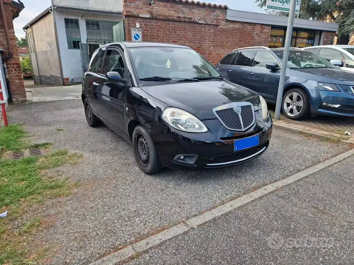 Usata Lancia Ypsilon 60 CV (44 kW) 2009 Bluazzurro Utilitaria