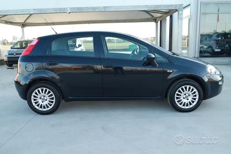 Usata Fiat Punto Street 69 CV (50 kW) 2016 Blu/azzurro Utilitaria