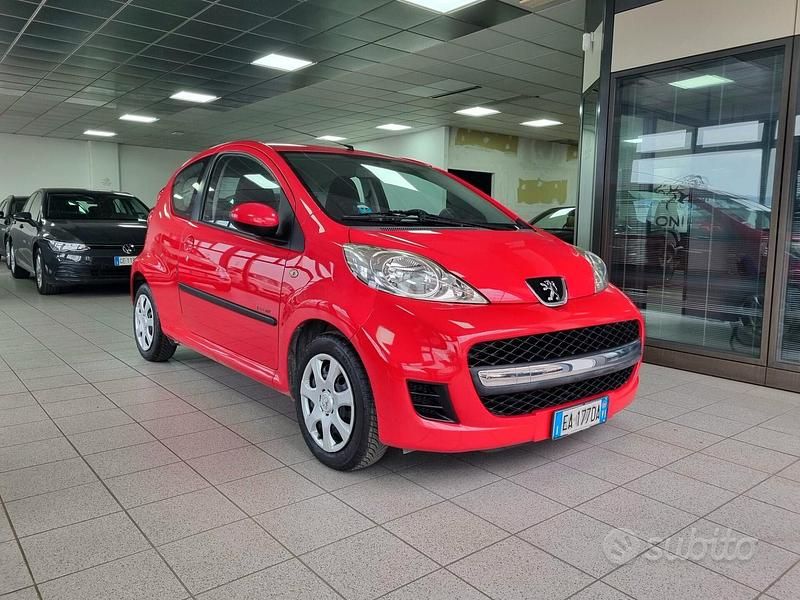 Usata Peugeot 107 68 CV (50 kW) 2009 Rosso Utilitaria