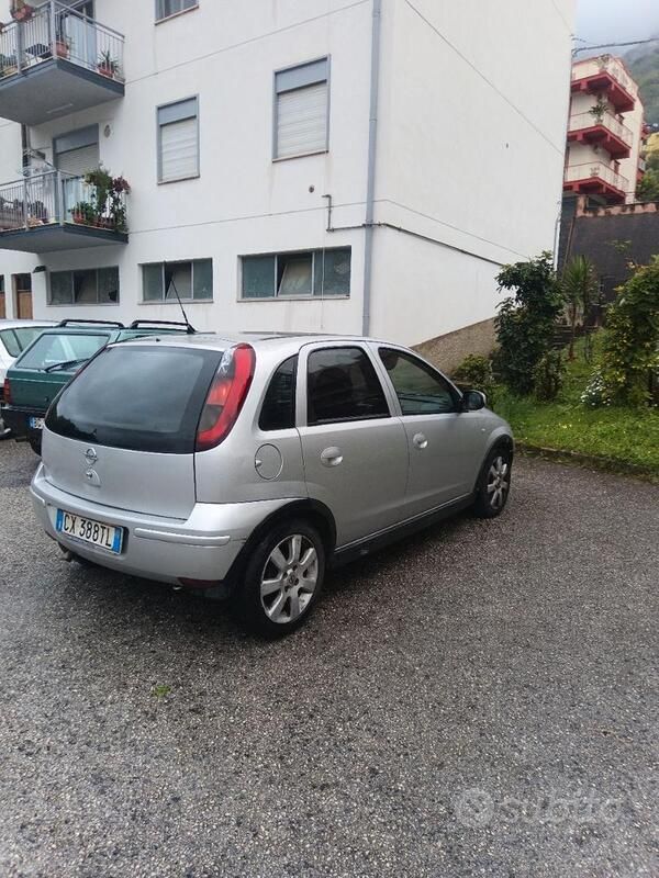 Usata Opel Corsa 2005 Grigio Berlina