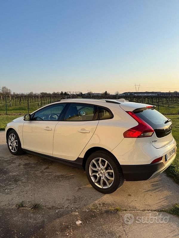 Usata Volvo V40 CC 120 CV (88 kW) 2017 Bianco Station wagon