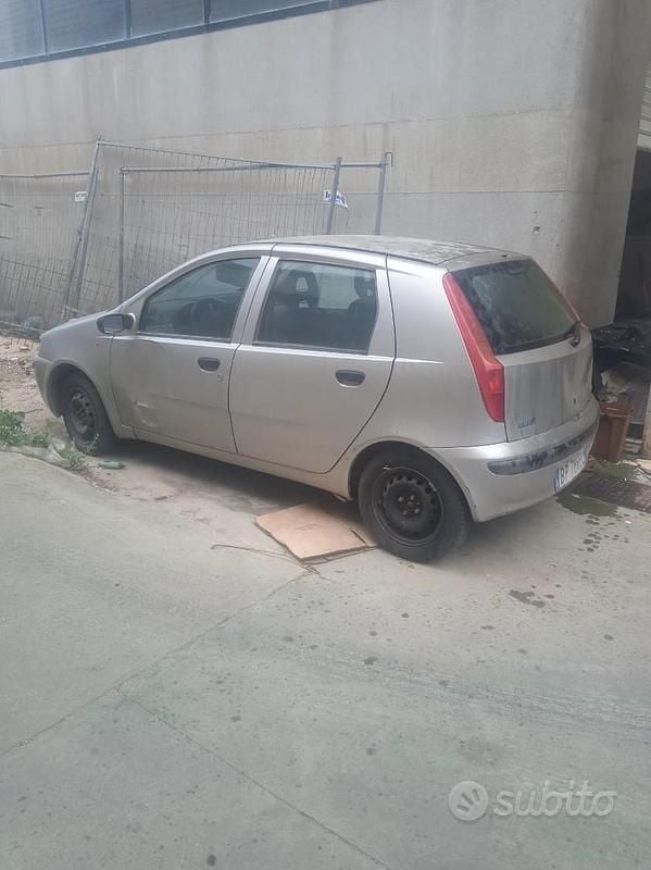 Usata Fiat Punto 57 CV (41 kW) 2000 Grigio Utilitaria