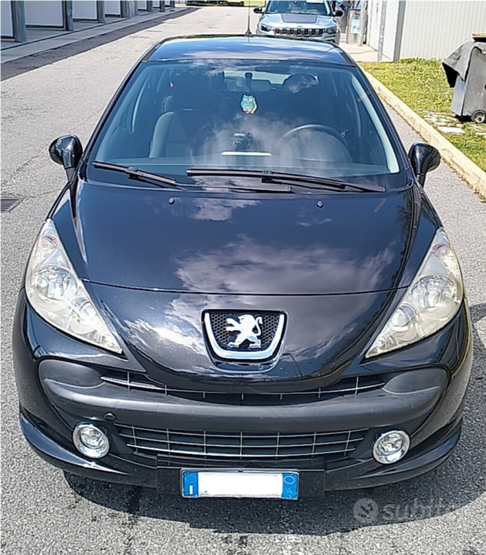 Usato 2009 Peugeot 207 1.4 Benzin 73 CV (3.000 €)