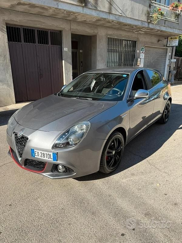 Usata Alfa Romeo Giulietta Distinctive 120 CV (88 kW) 2014 Grigio Utilitaria