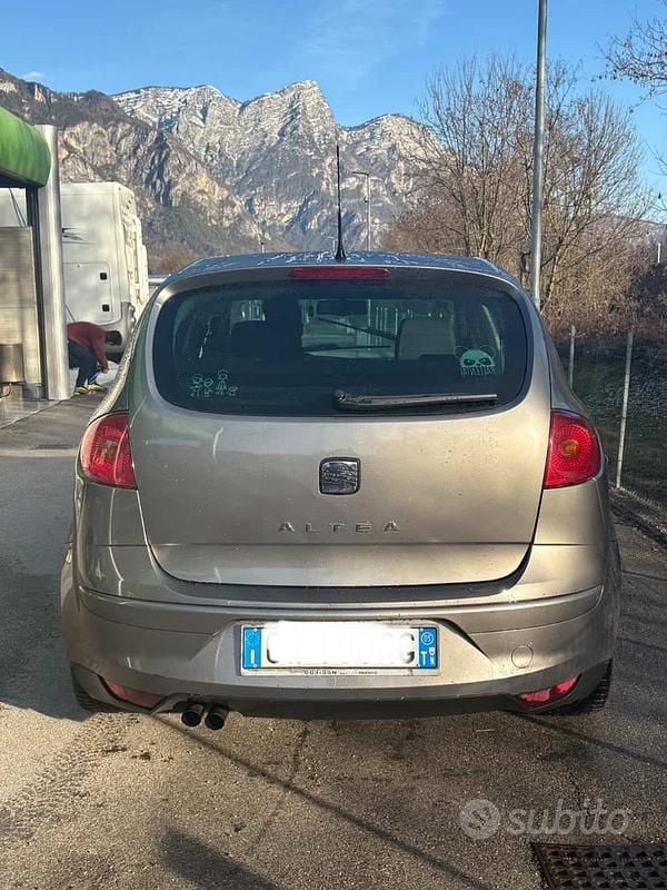 Usata Seat Altea 2005 Grigio Monovolume