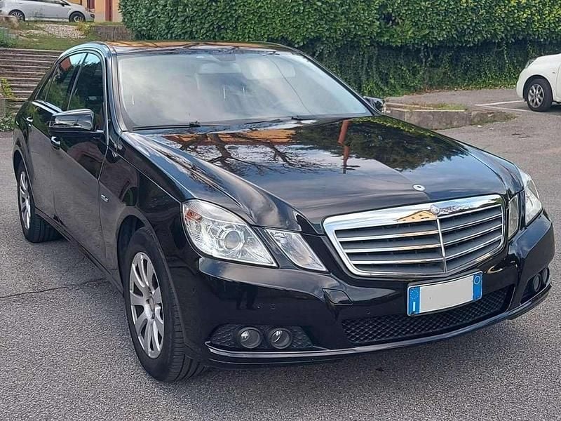 Usata Mercedes E200 136 CV (100 kW) 2010 Nero Berlina