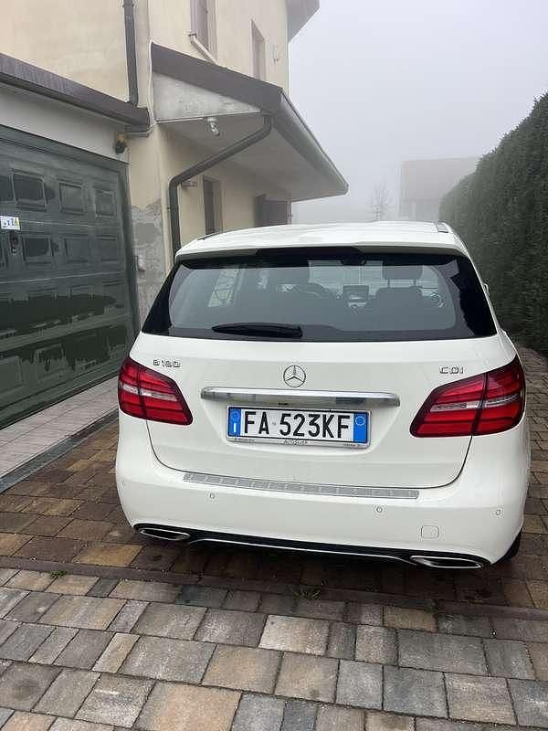 Usata Mercedes B180 109 CV (80 kW) 2015 Bianco Monovolume