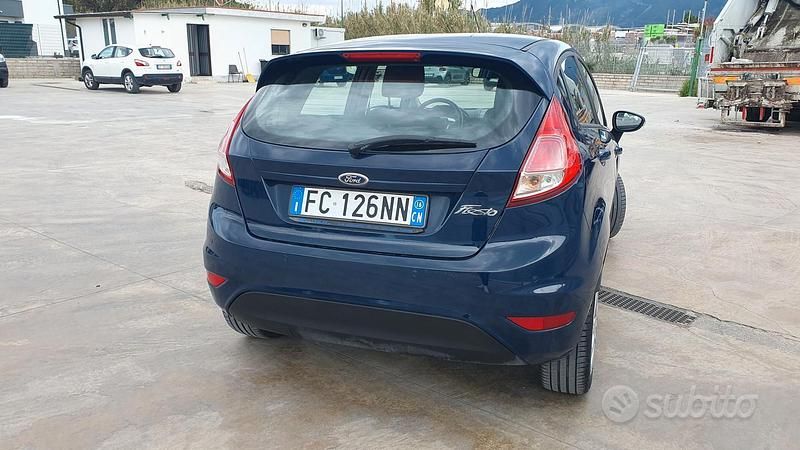 Usata Ford Fiesta 92 CV (67 kW) 2016 Blu Utilitaria