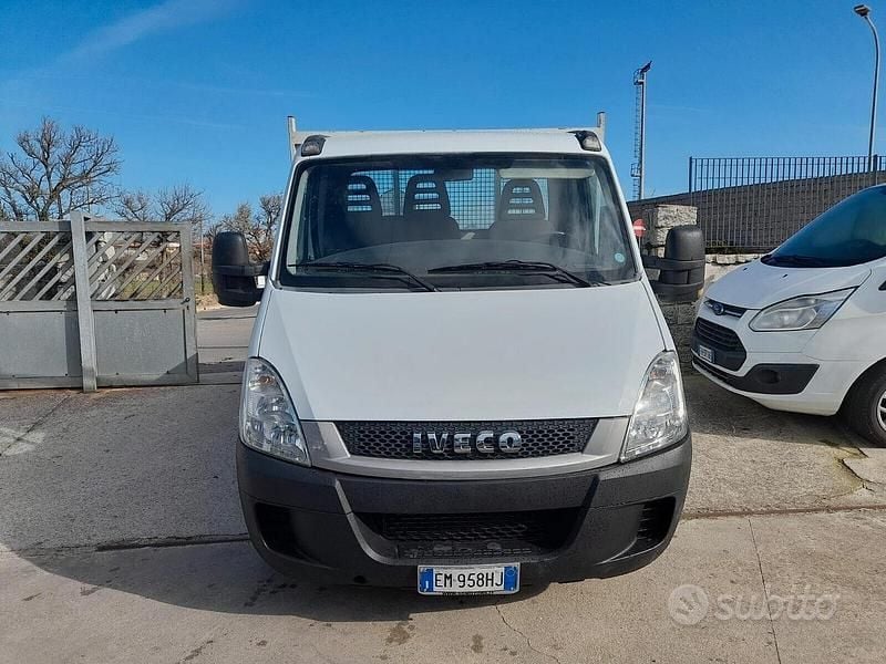 Usata Iveco Daily 106 CV (77 kW) 2011 Bianco SUV