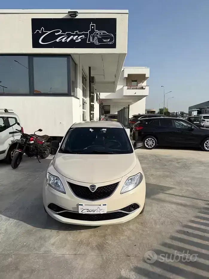 Usata Lancia Ypsilon Gold 69 CV (50 kW) 2018 Bianco Utilitaria