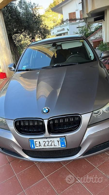 Usata BMW 320 177 CV (130 kW) 2009 Grigio Utilitaria