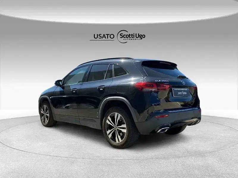 Usata Mercedes GLA200 150 CV (110 kW) 2021 Nero SUV