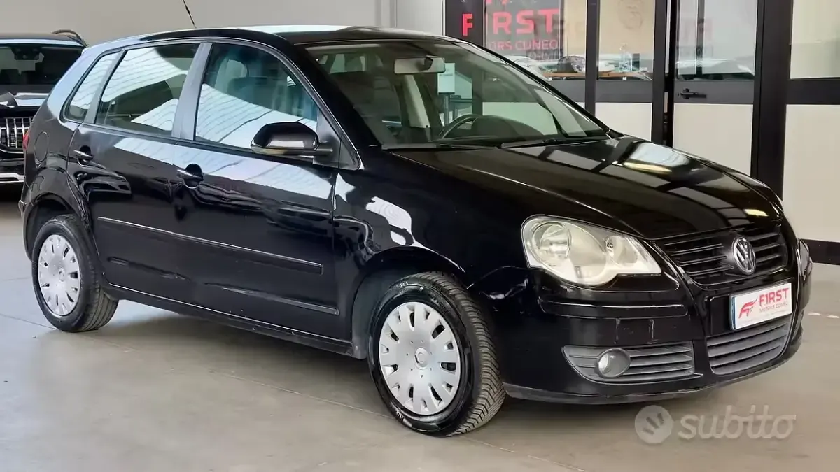 Begagnad VW Polo Trendline 69 HK (50 kW) 2007 Svart Halvkombi