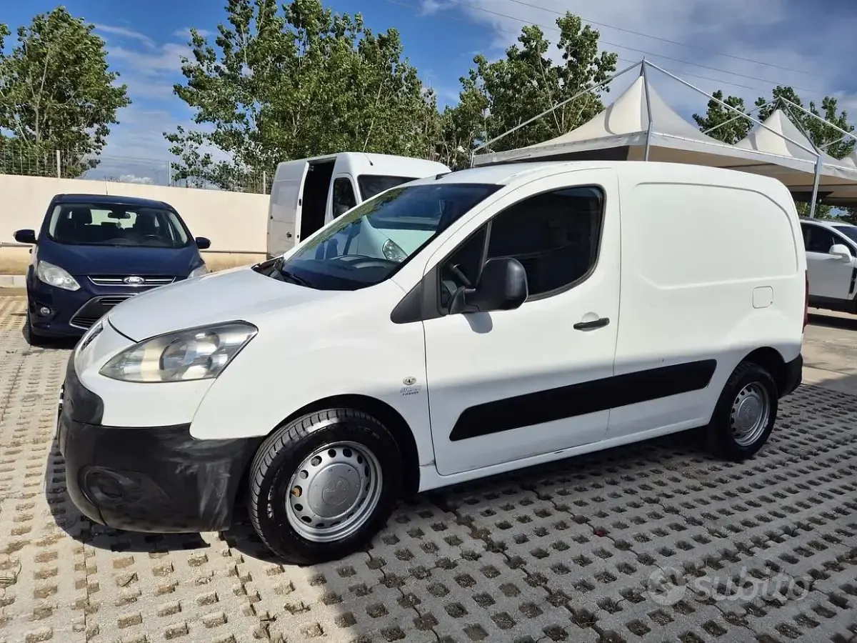 Usata Peugeot Partner 90 CV (66 kW) 2010 Bianco Monovolume