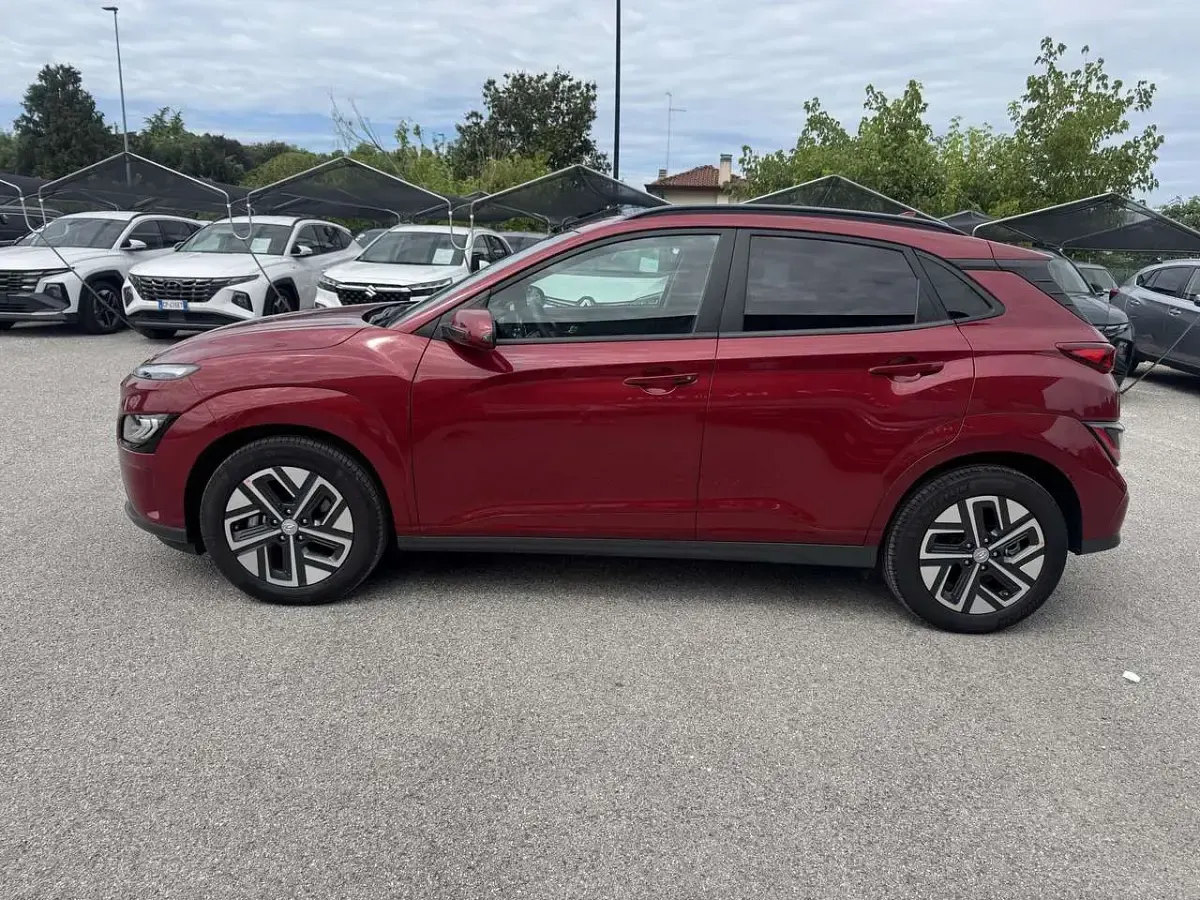 Usata Hyundai Kona 100 kW (136 CV) 2024 Rosso SUV