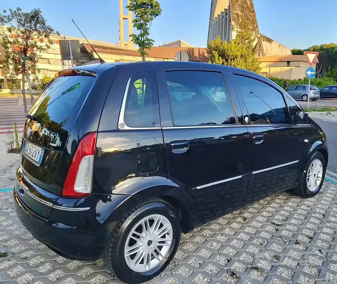 Usata Lancia Musa 77 CV (56 kW) 2009 Nero Monovolume